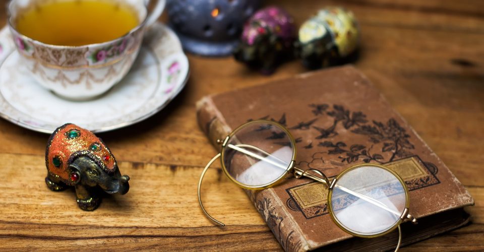 old-book-on-the-wooden-desk-vintage-eyeglasses-p-2021-08-29-02-28-54-utc-min-min